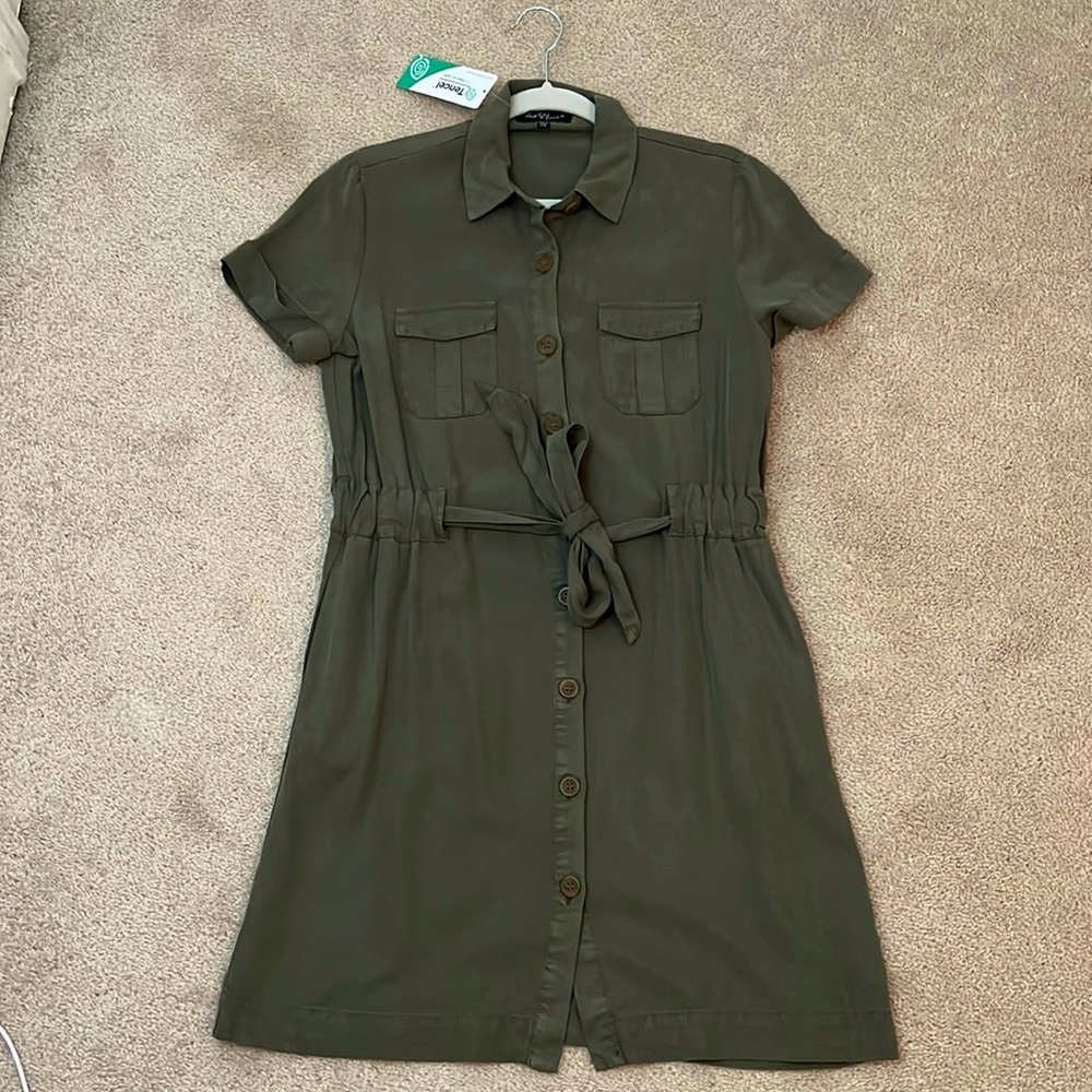Khaki green dress with waist tie.